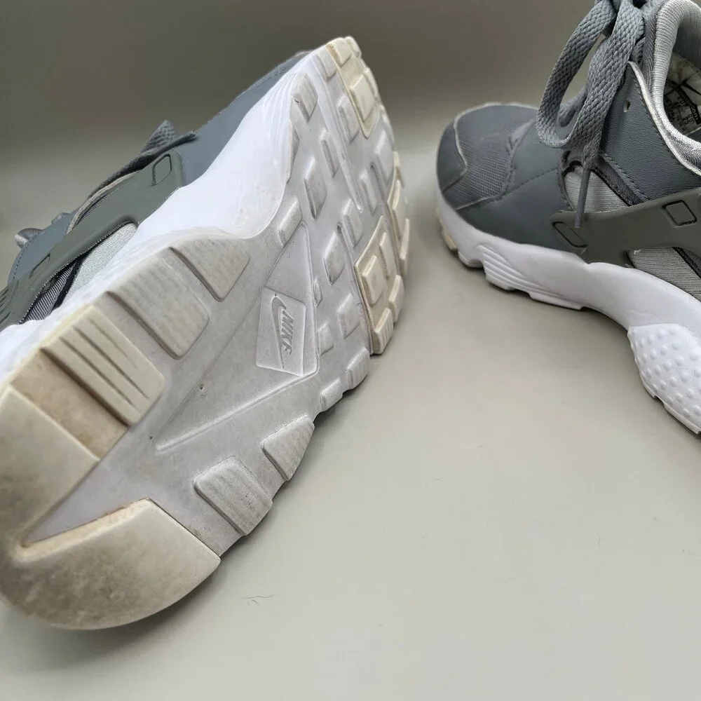 Nike Women's Grey Huarache Sz 9w - Picture 8 of 9